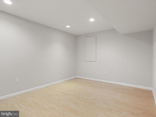 Building Photo - 41639 Adamson Dr