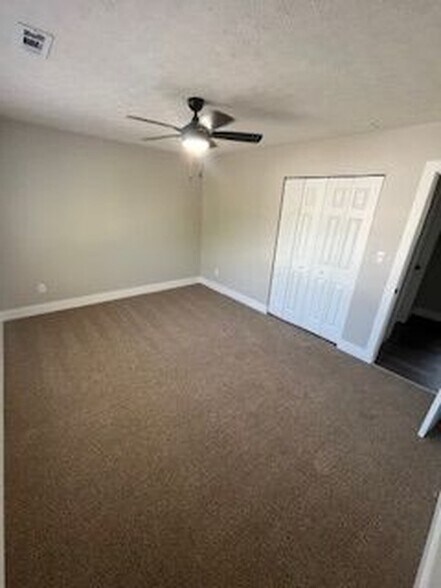 Building Photo - 1462 W Rockcrest Dr