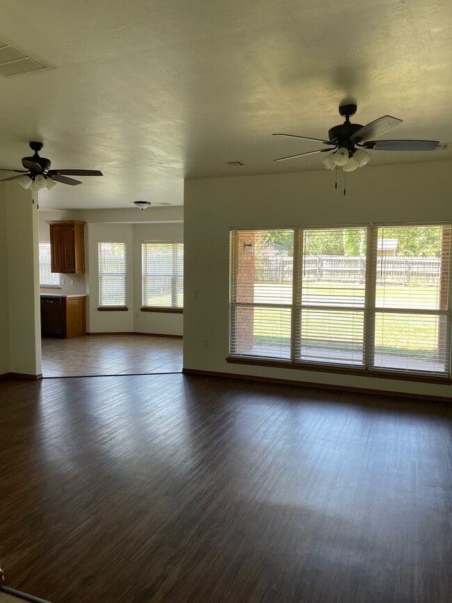 Building Photo - 813 N Harrison Ave