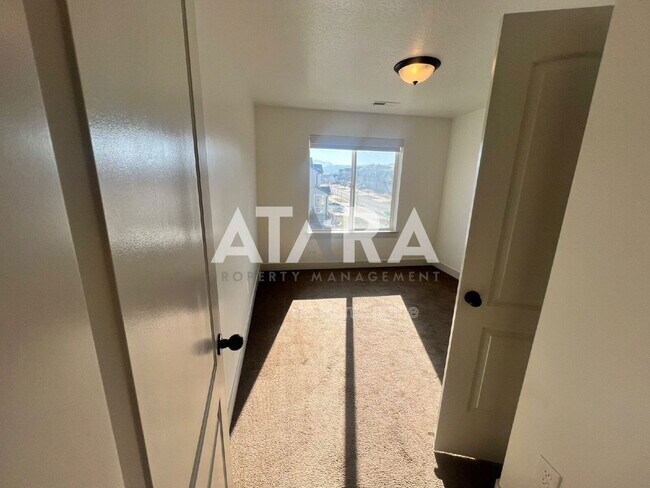 Building Photo - 1788 W Fall Brook Dr