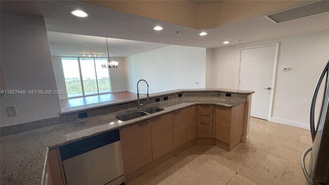 Building Photo - 14951 Royal Oaks Ln