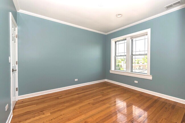 Building Photo - 6414 N Albany Ave