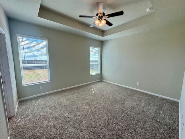 Building Photo - Stunning 4x2.5 Luxury Duplex in Buda, TX!