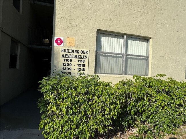 Building Photo - 1800 SW 81st Ave