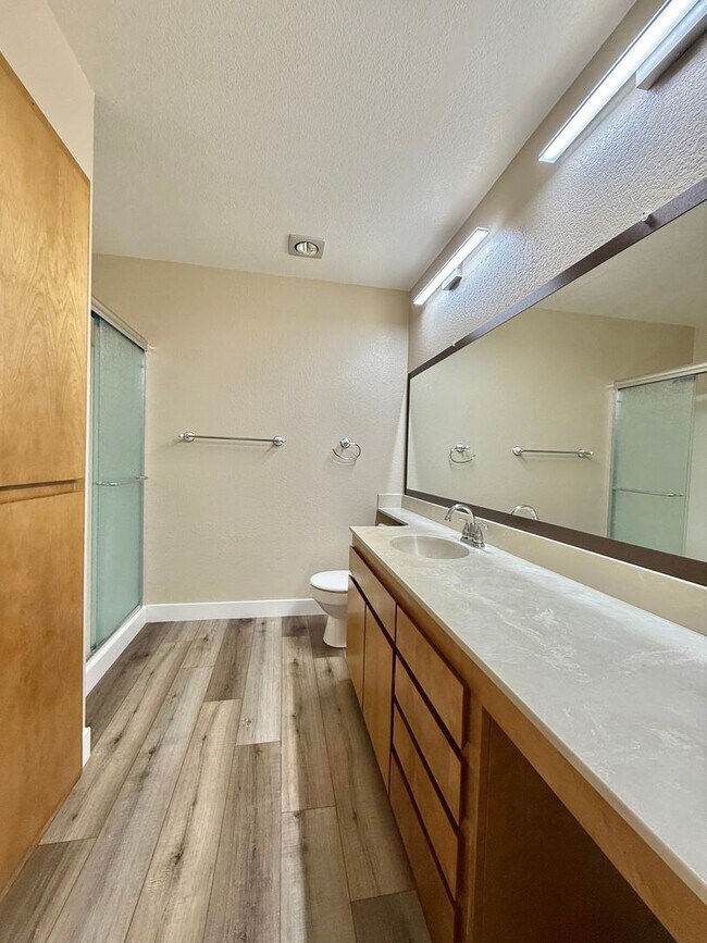 Building Photo - 2BD/2BA Condo in Gated Community | Private Balcony | Updated Interior - Santa Clara