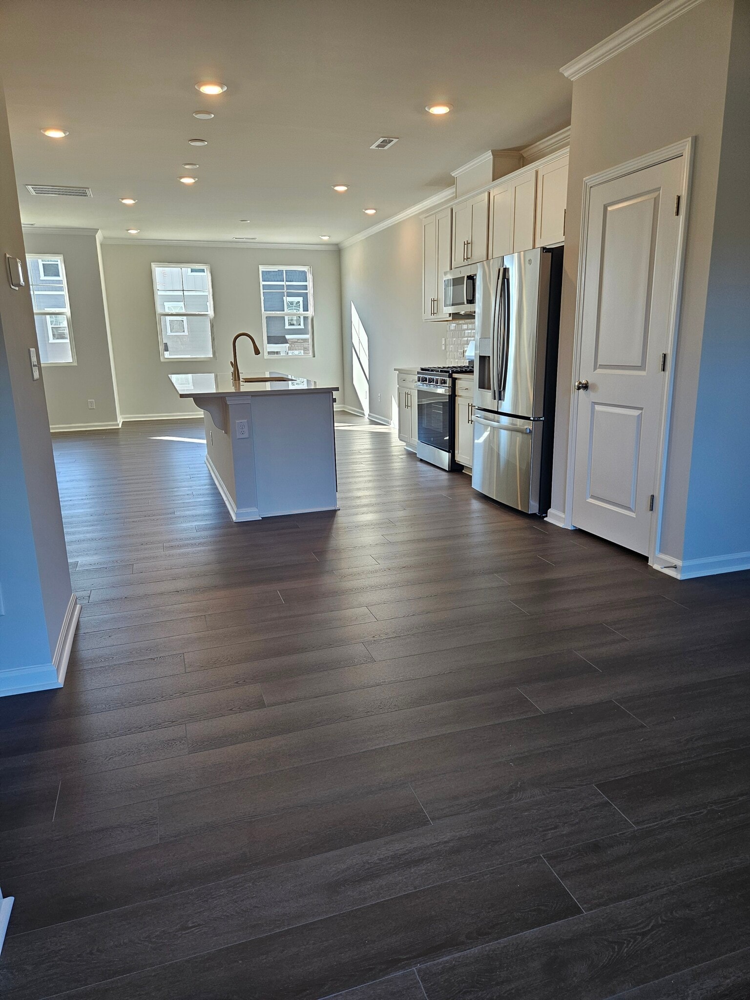 Building Photo - 530 Light Oak Way