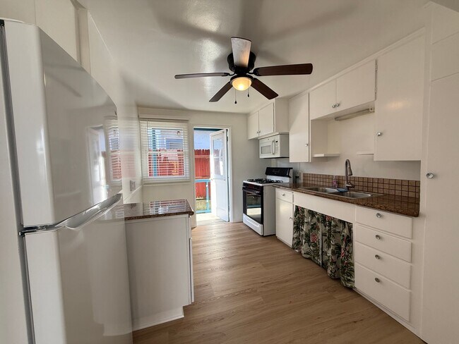 Building Photo - 1033-1035 Bath Lane