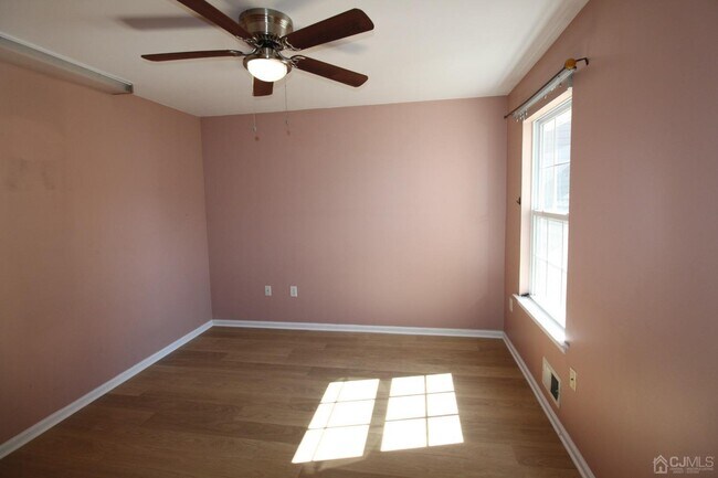 Building Photo - 27 Pin Oak Dr