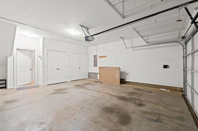 Building Photo - 821 Virginia Park Cir NE