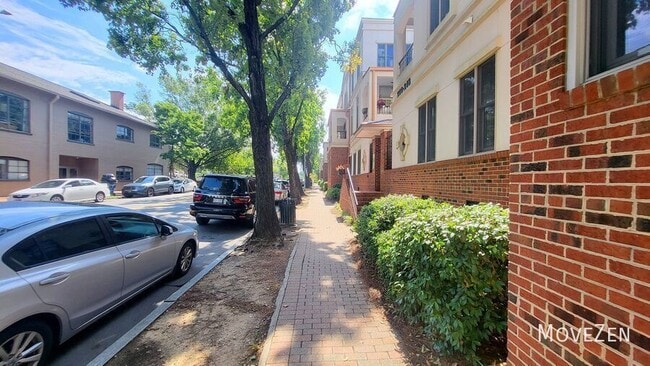 Building Photo - 208 E Davie St