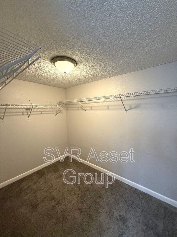 Building Photo - 100 Fairway