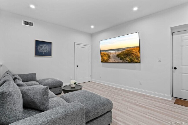 Building Photo - 490 Montauk Hwy