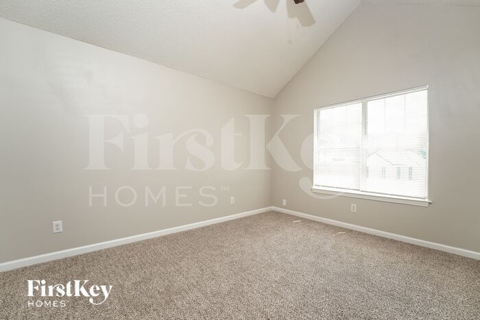 Building Photo - 6388 Phillips Ct