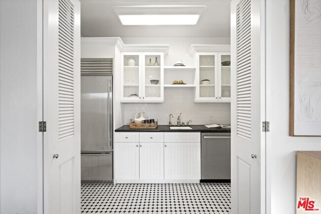 Building Photo - 7335 Birdview Ave