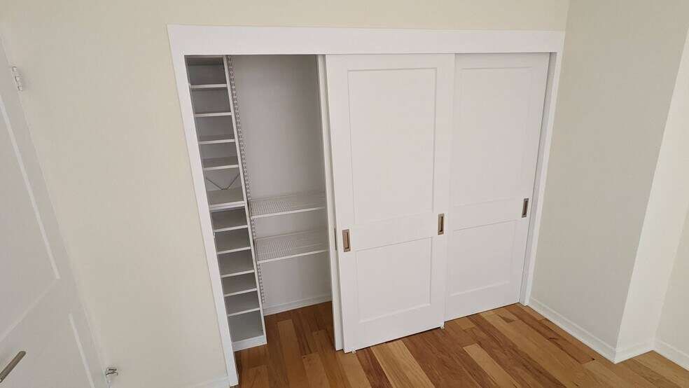 Building Photo - 3950 N Lake Shore Dr