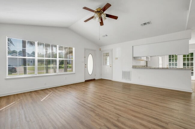 Building Photo - 3214 Skyview Dr