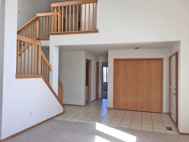 Building Photo - 3240 Bellflower Ct
