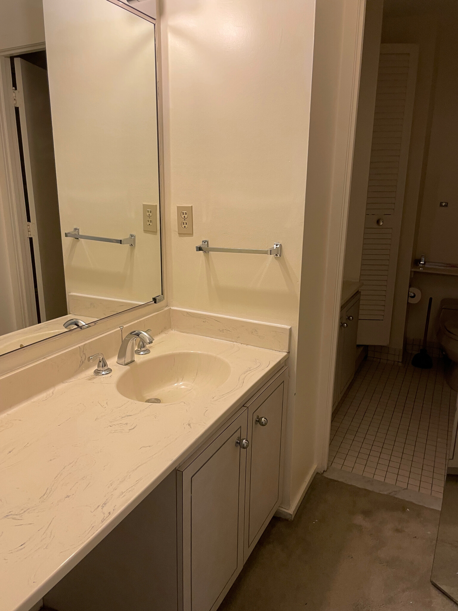 Bathroom 1 - 1265 Beacon St
