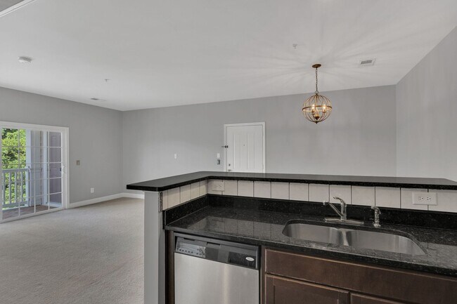 Building Photo - Stylish Condo with Balcony Views in South Nashville