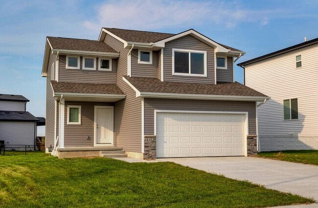 Building Photo - Prime Living: A Spacious Haven with Fenced Backyard in Ankeny
