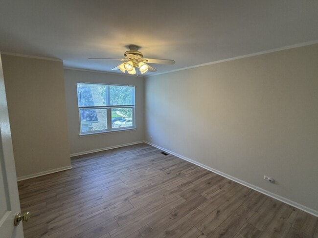 Building Photo - 575 Capital Ln