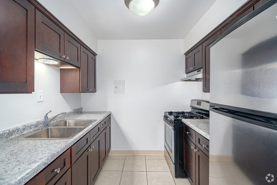 The Deluxe - 2BR, 1.5BA - 887SF - Kitchen - Heritage Senior Apartments - 55 and over