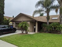 Building Photo - Welcome home to this charming 3-bedroom ho...
