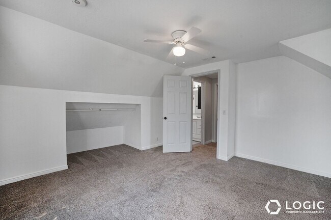 Building Photo - 5155 Saguaro Dr