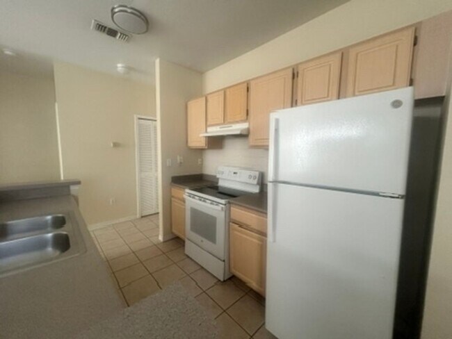 Building Photo - RIVERVIEW: Allegro Palms - Gated Community...