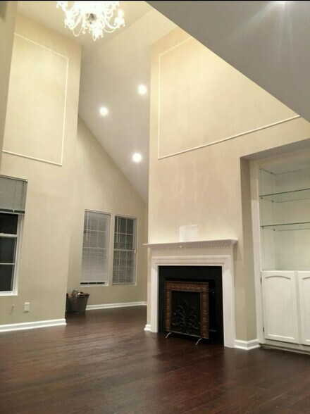 Building Photo - 46620 Drysdale Ter