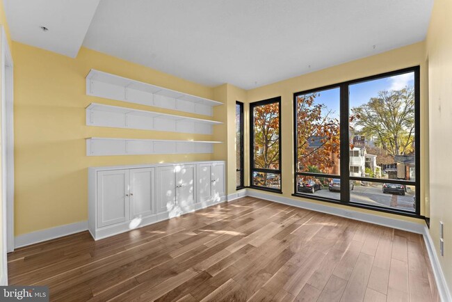 Building Photo - 1536 N Scott St