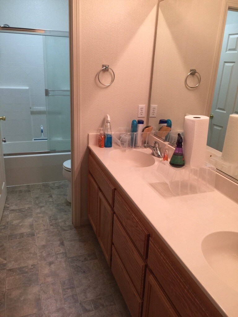 Upstairs Bathroom - 1495 Breezeway Ct