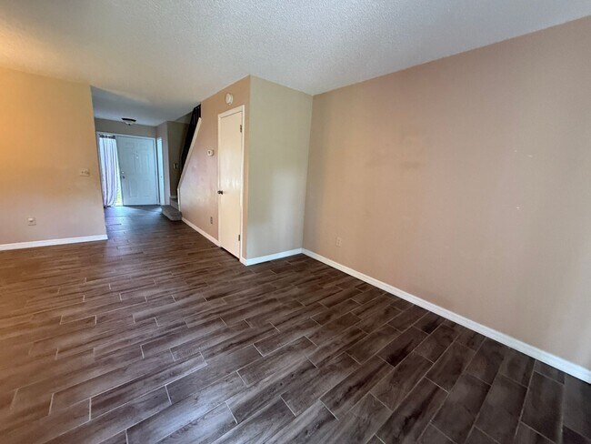 Building Photo - 3/2.5 IN BEACON HILL WITH BRICK FIREPLACE