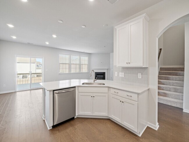 Building Photo - Beautiful Almost New Home with 5 Bedroom & 4.5 Baths