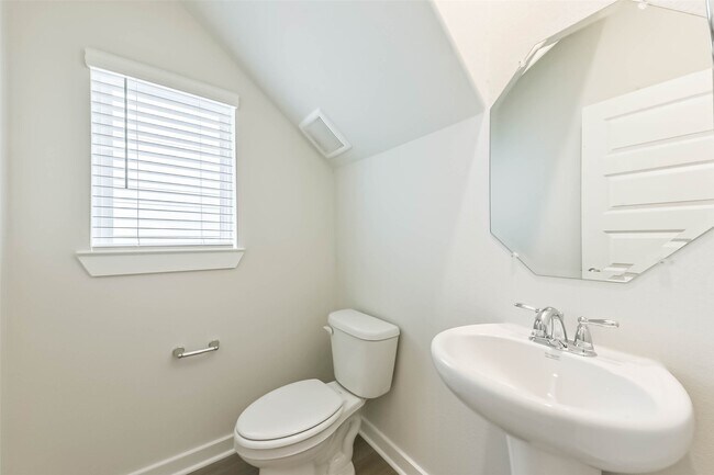 Building Photo - 583 Avisa Dr