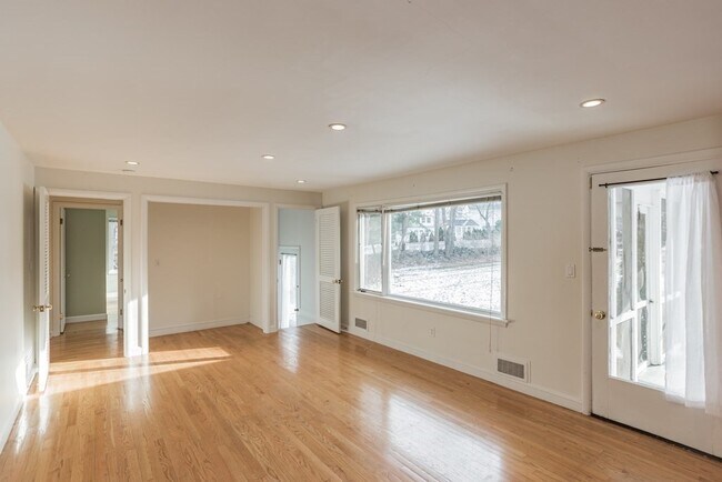 Building Photo - 34 Karlton Cir