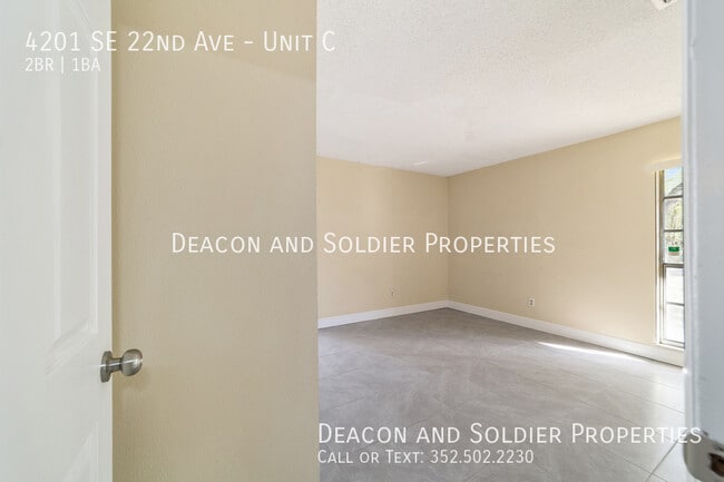 Building Photo - 4201 SE 22nd Ave