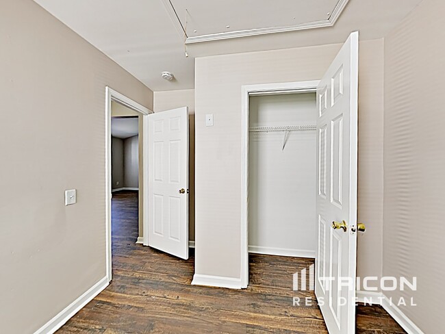 Building Photo - 5411 Peachwood Dr