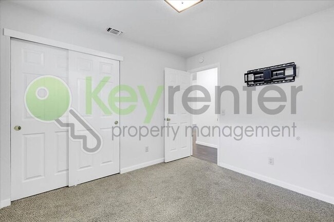 Building Photo - 2624 Walnut Ave