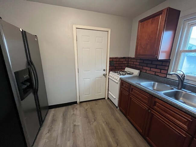 Building Photo - 53 E Rosewood Dr