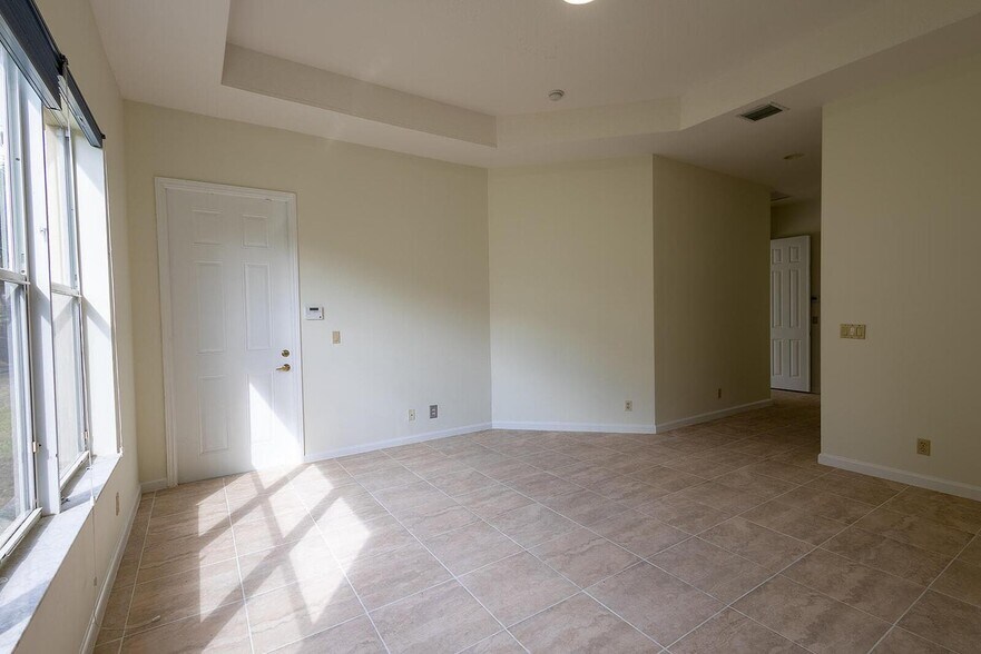 Building Photo - 6428 Garden Ct