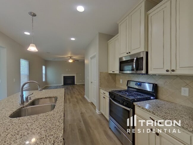 Building Photo - 20 Cane Hill Dr
