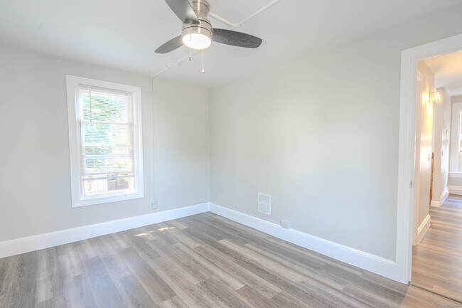 Building Photo - 37 Quintard Ave