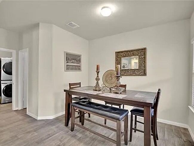 Building Photo - Beautiful Home