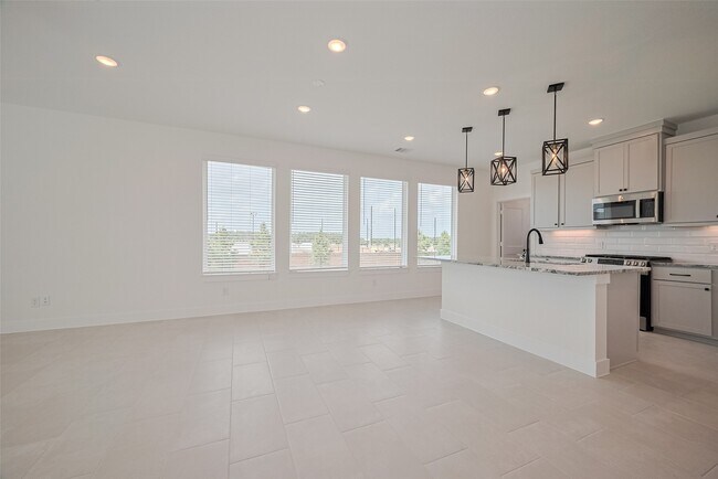 Building Photo - 7746 Meadow Mouse Ln