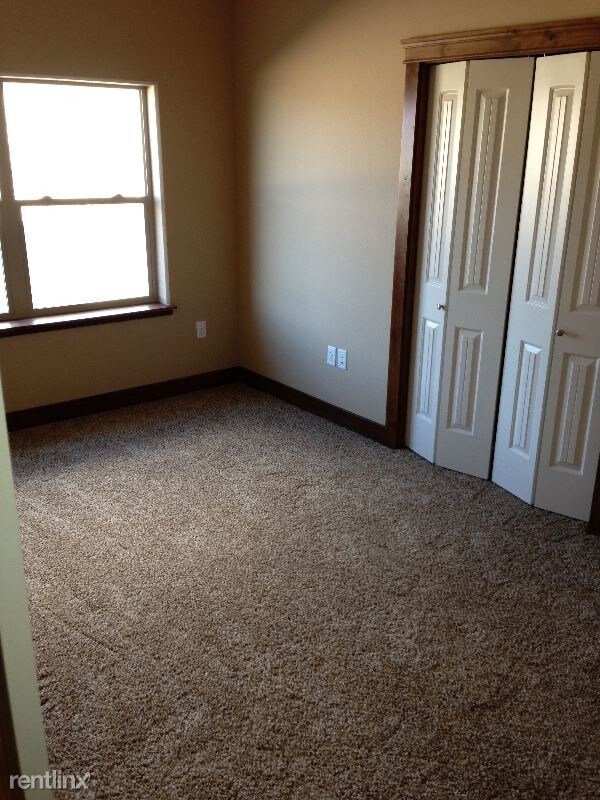 Building Photo - 2 br, 1 bath Condo - 2890 Overlook Blvd