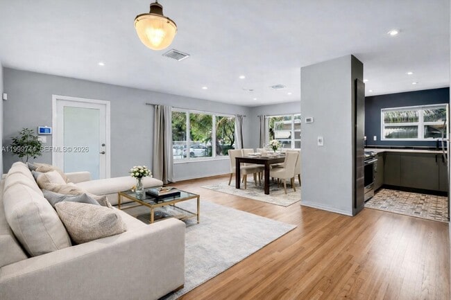 Building Photo - 517 S 19th Ave