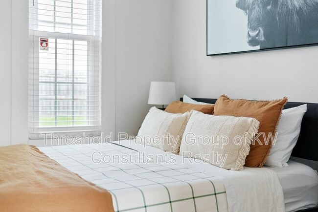 Building Photo - 61 E 7th Ave