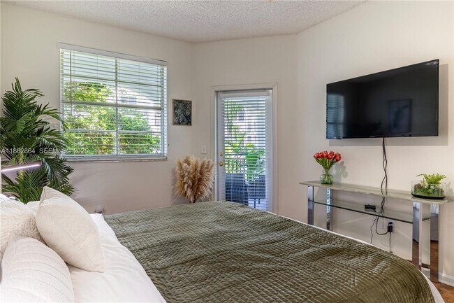 Building Photo - 3255 NE 184th St