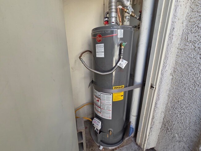 Building Photo - 2 Bed / 2 Bath Condo Rental with In-Unit Laundry & Community Pool